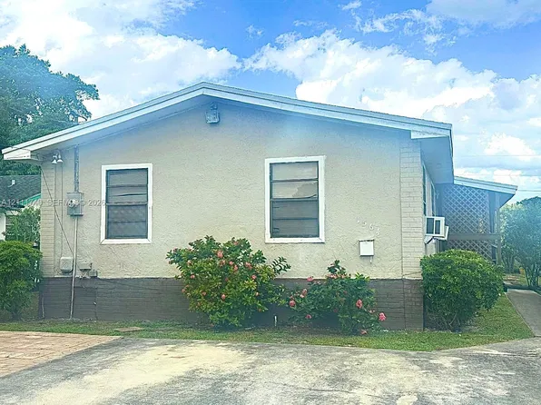 1564 W 20th St, Riviera Beach, FL 33404