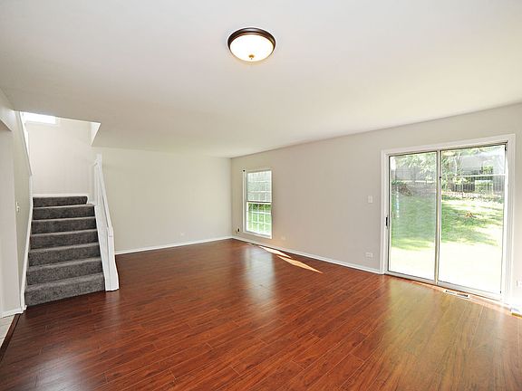 2nd image of 1701 Dumont Ln