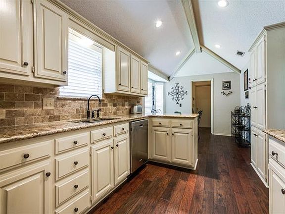 5th image of 1812 Tawakoni Ln