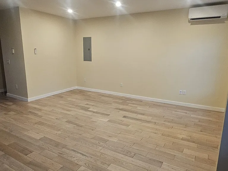 27-29 Whinfield St #27 — Photo 11