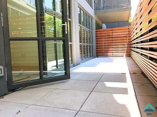 Rented by EXR | media 7