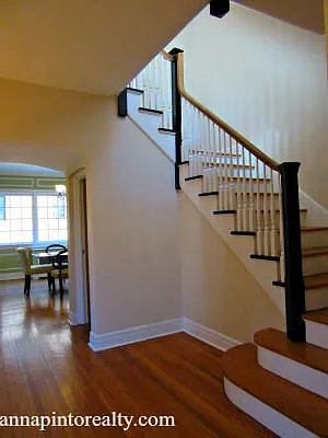 Sold by Anna Pinto Realty | media 13