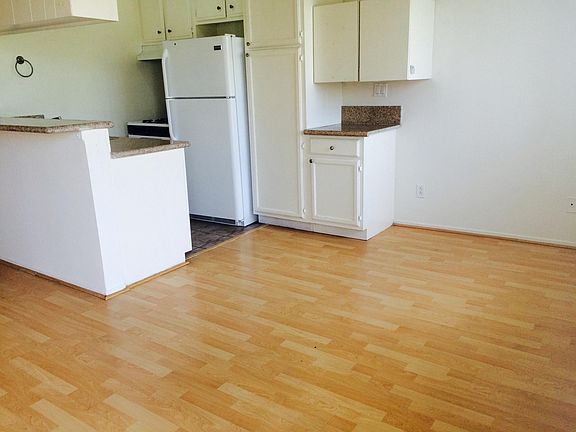 5th image of 519 Glenrock Ave #203