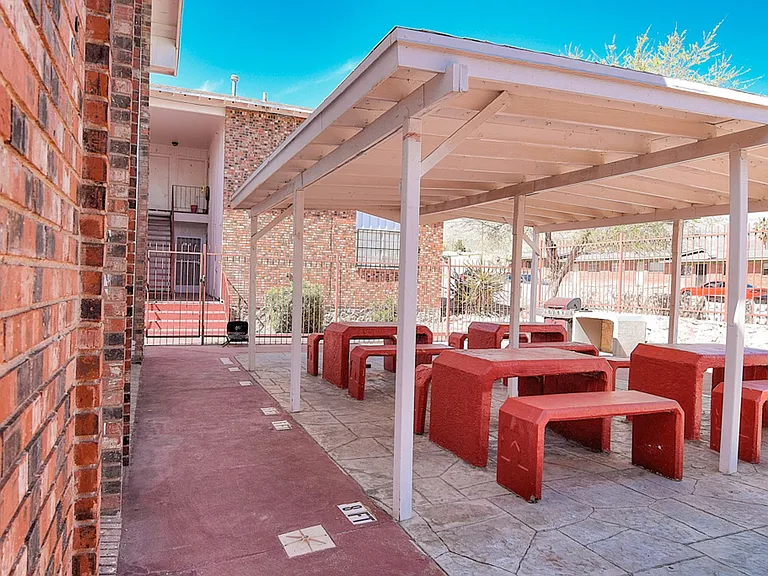 The Arches Apartments — Photo 15