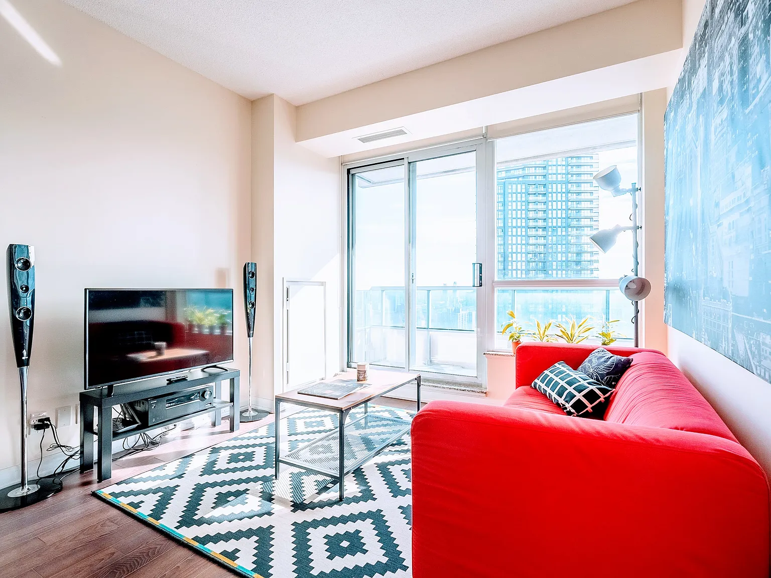 2 bed, 900 sqft, $3,200 — Photo 3