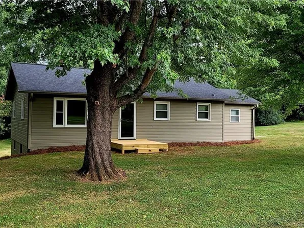 1741 Mitchell Rd, Pilot Mountain, NC 27041