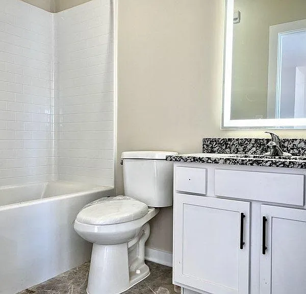 119 E Beverley St — Photo 4