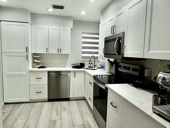 5th image of 6351 Riverwalk Ln Unit 4