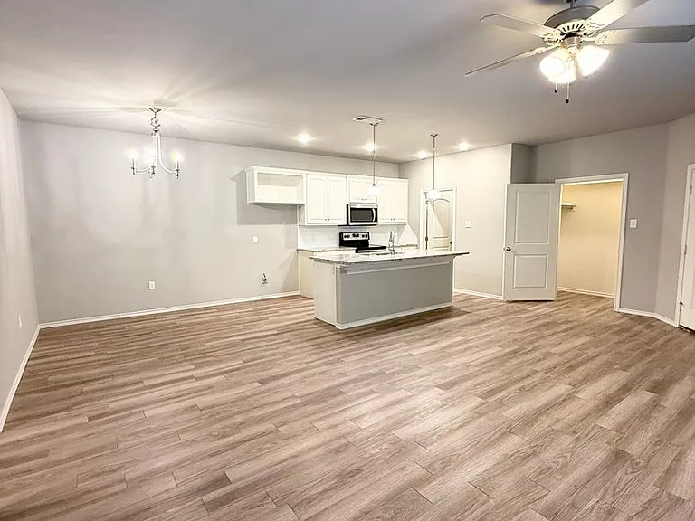 1217 Preston Trl — Photo 7