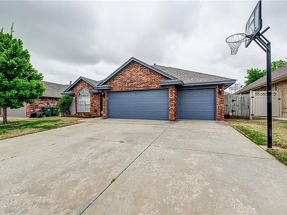 2nd image of 1120 Landmark Dr