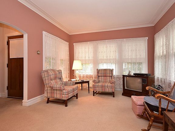 5th image of 7024 N Oriole Ave