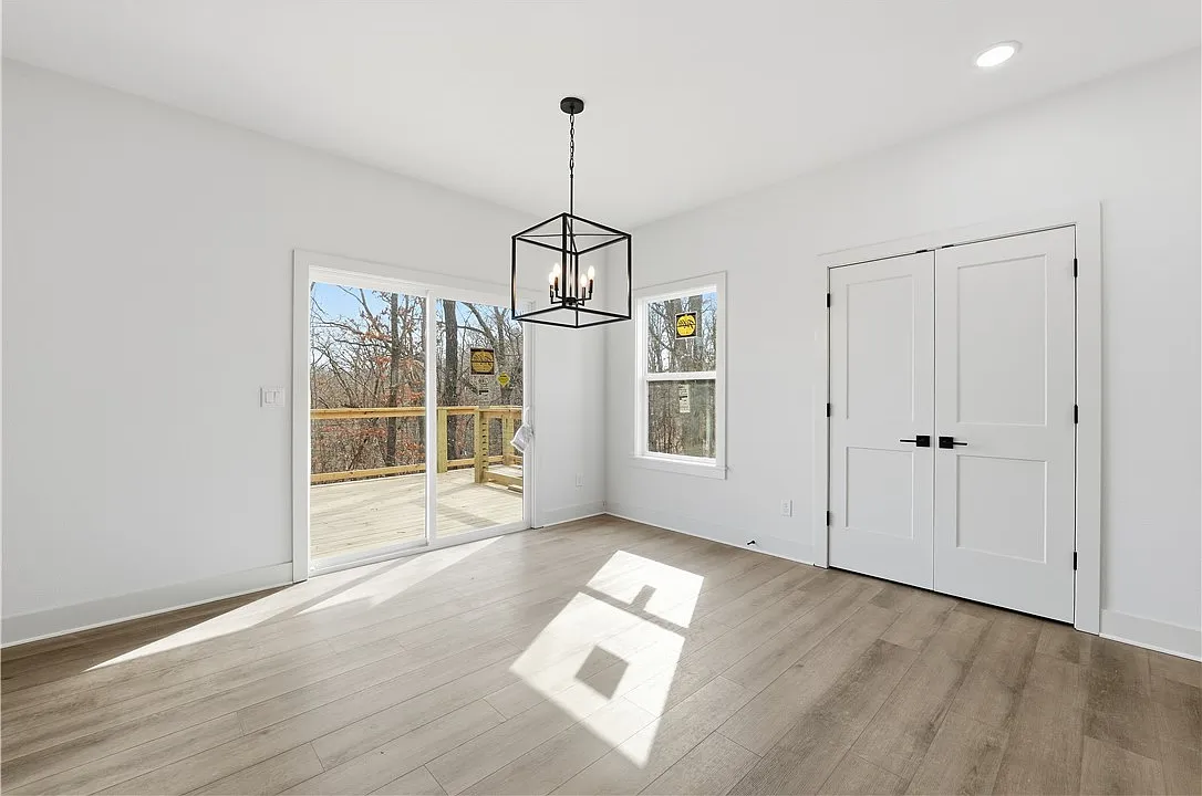 3 bed, 2.5 bath, 2215 sqft, $2,695 — Photo 4