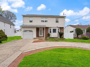 2639 Oceanside Rd, Oceanside, NY 11572