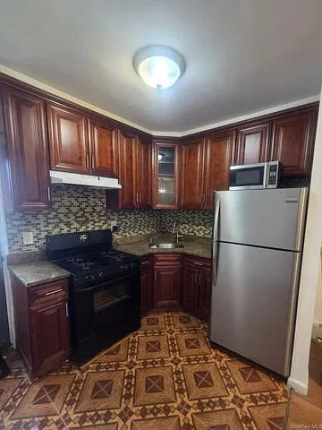 4 bed, 1.0 bath, 1288 sqft, $3,400 — Photo 2