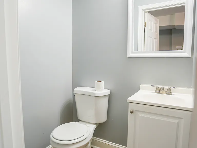 1204 Bonaparte Ave — Photo 12