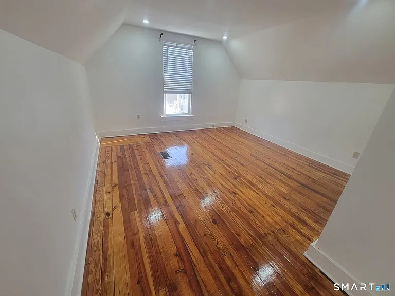 38 Auburn St — Photo 3