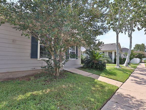 4th image of 11937 Chanteloup Dr
