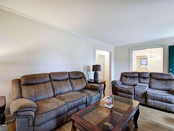 5th image of 872 Warren Rd NE