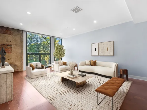 42 8th St APT 4209, Charlestown, MA 02129