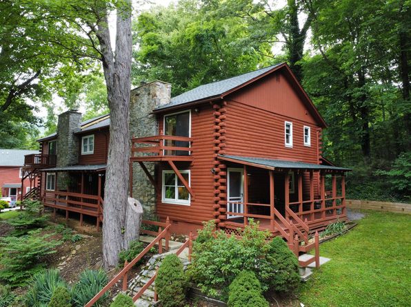 24 Cricket Ln, Maggie Valley, NC 28751
