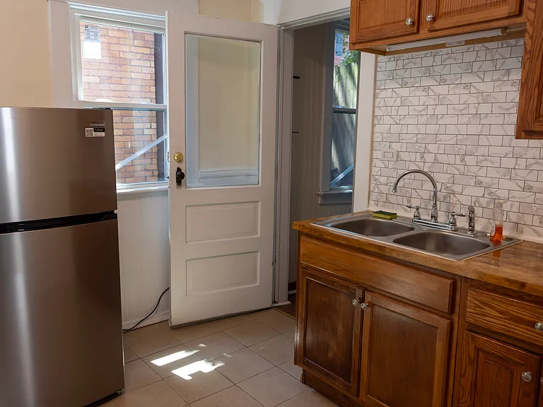 918 Walnut St #1 — Photo 10