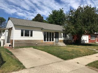 811 14th Ave W, Williston, ND 58801