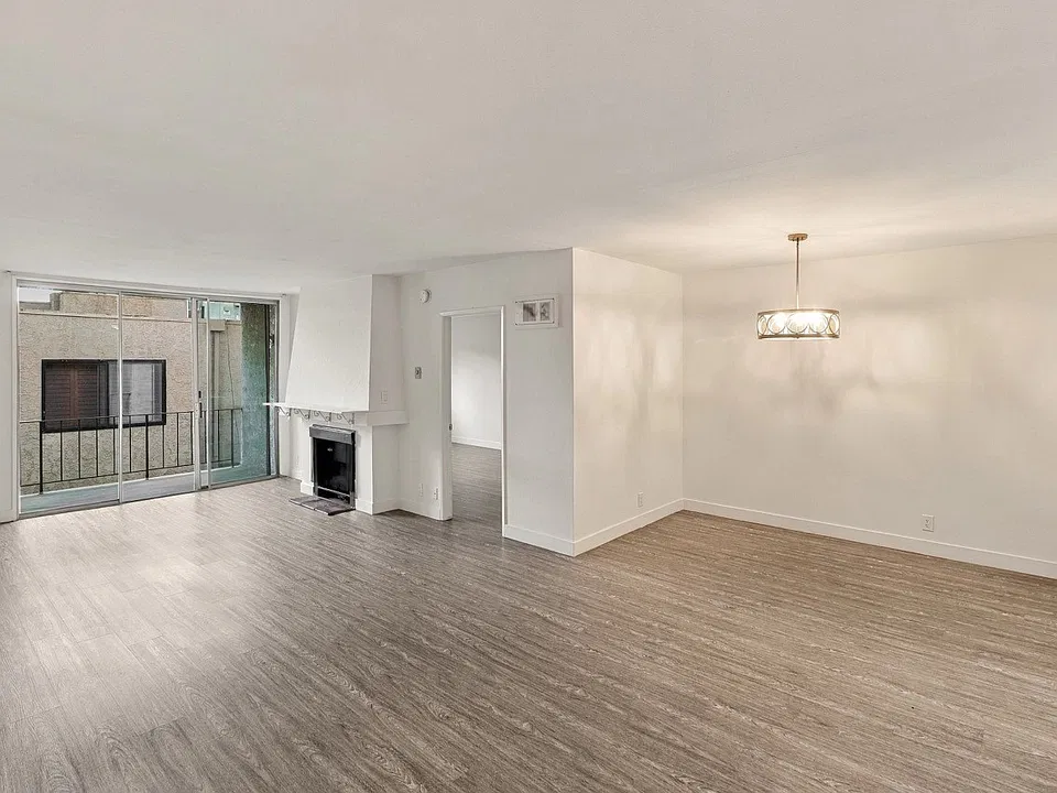 1419 S Bentley Ave #206