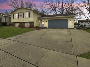 4101 Southlawn Rd, Cedar Falls, IA 50613