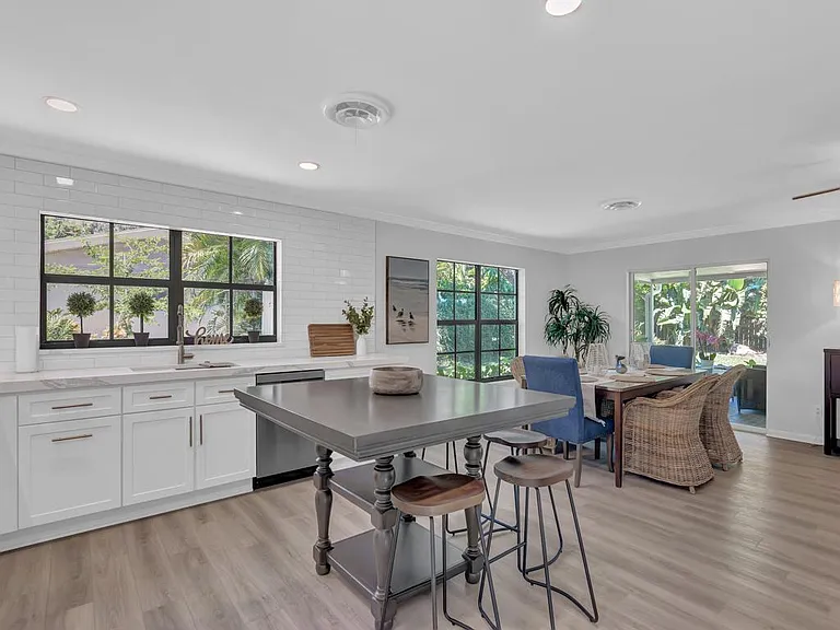 611 Gardenia Ln — Photo 11