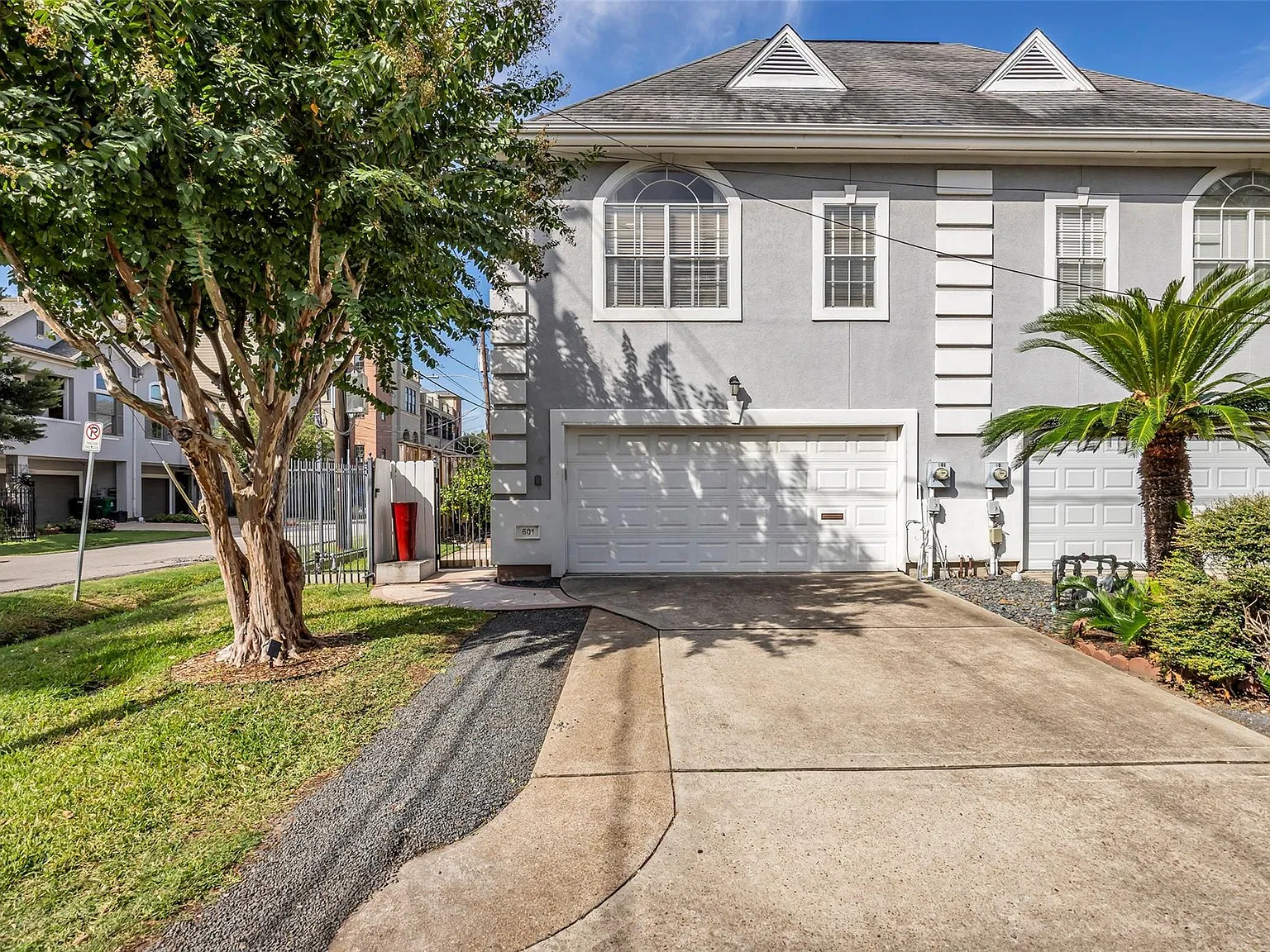 3 bed, 2.5 bath, 1765 sqft, $4,300 — Photo 2