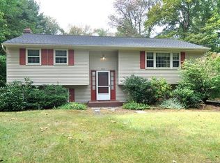 7 Woodcliff Dr, Granby, CT 06035