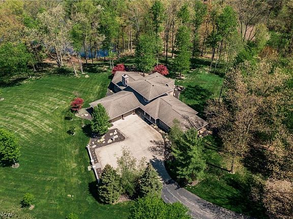 4th image of 389 Crawford Cir