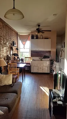 Rented by MCR Realty | media 9