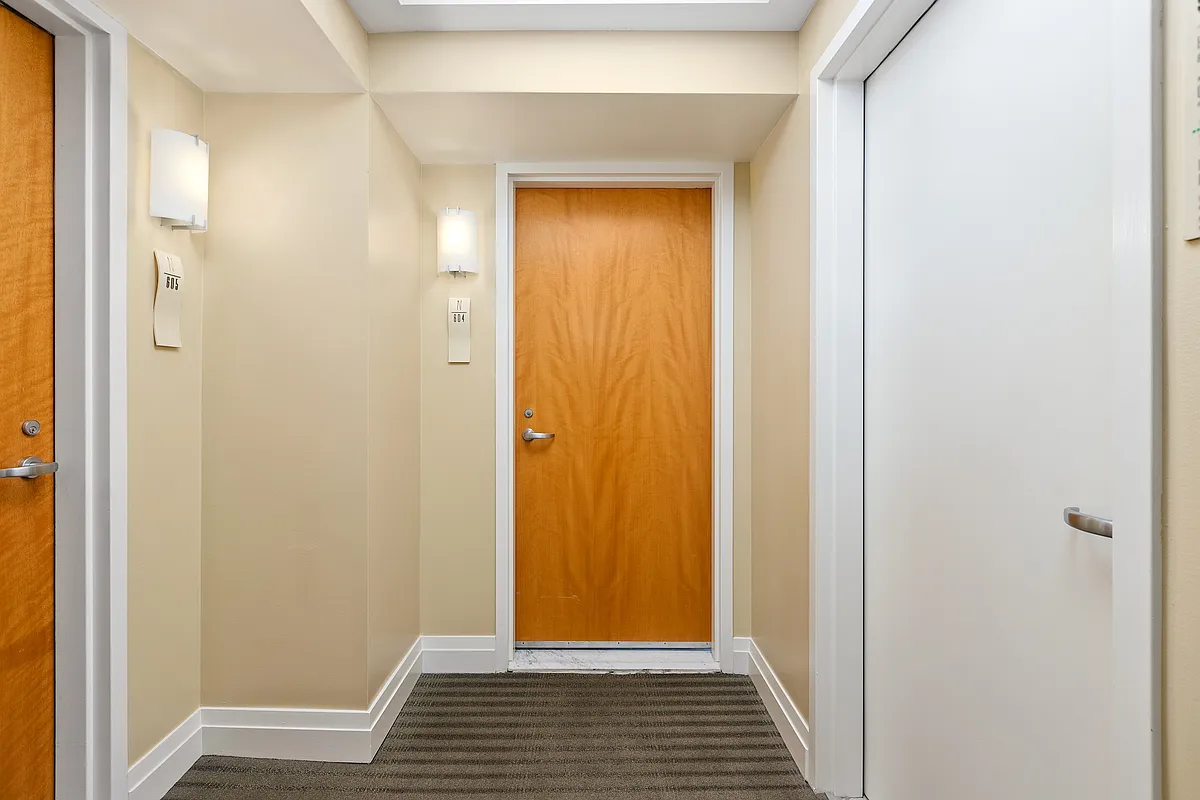 2 bed, 1237 sqft, $6,200 — Photo 2