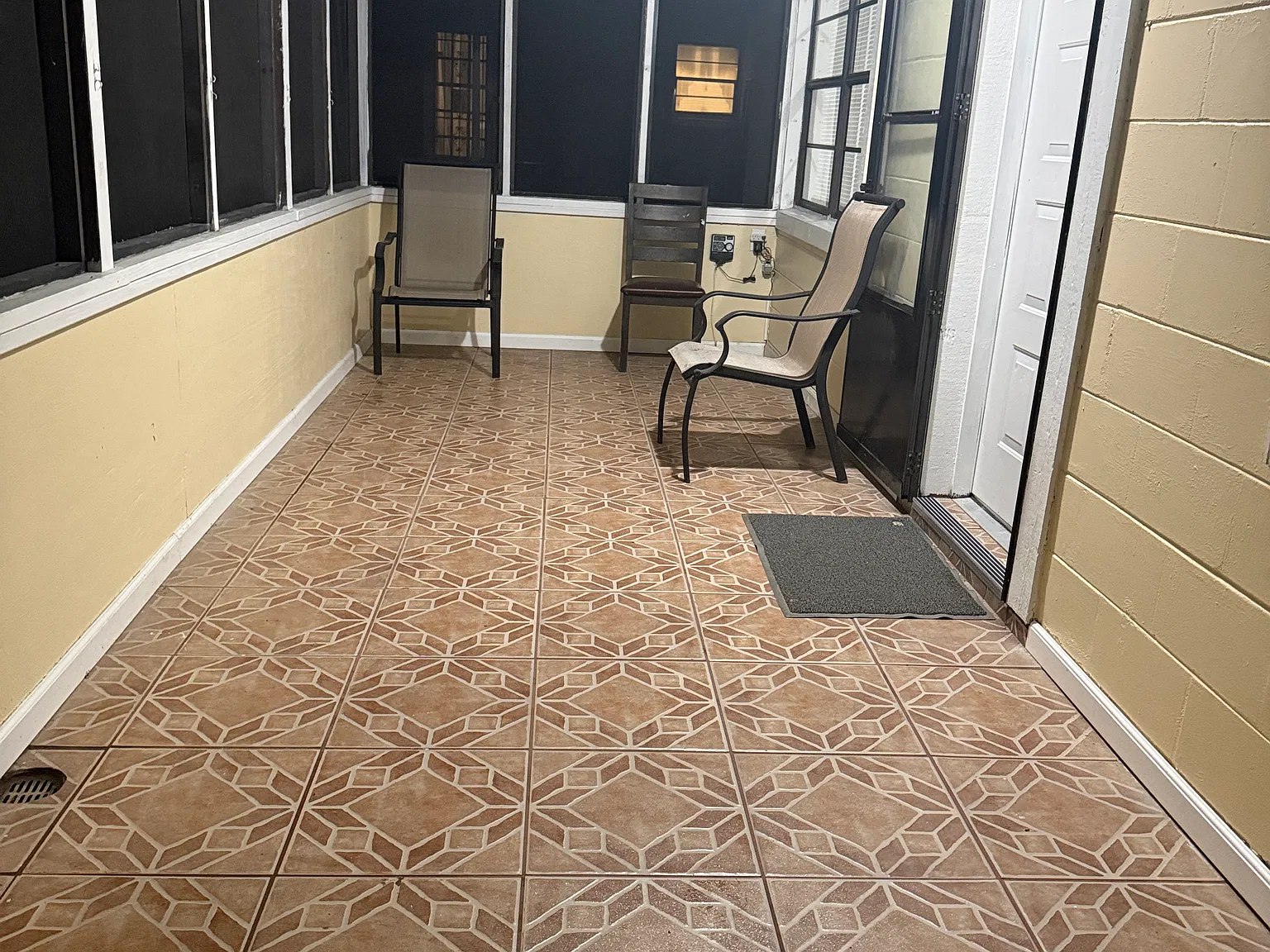 3 bed, $1,900 — Photo 2