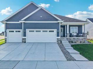 1115 Prairie View Dr, Waunakee, WI 53597