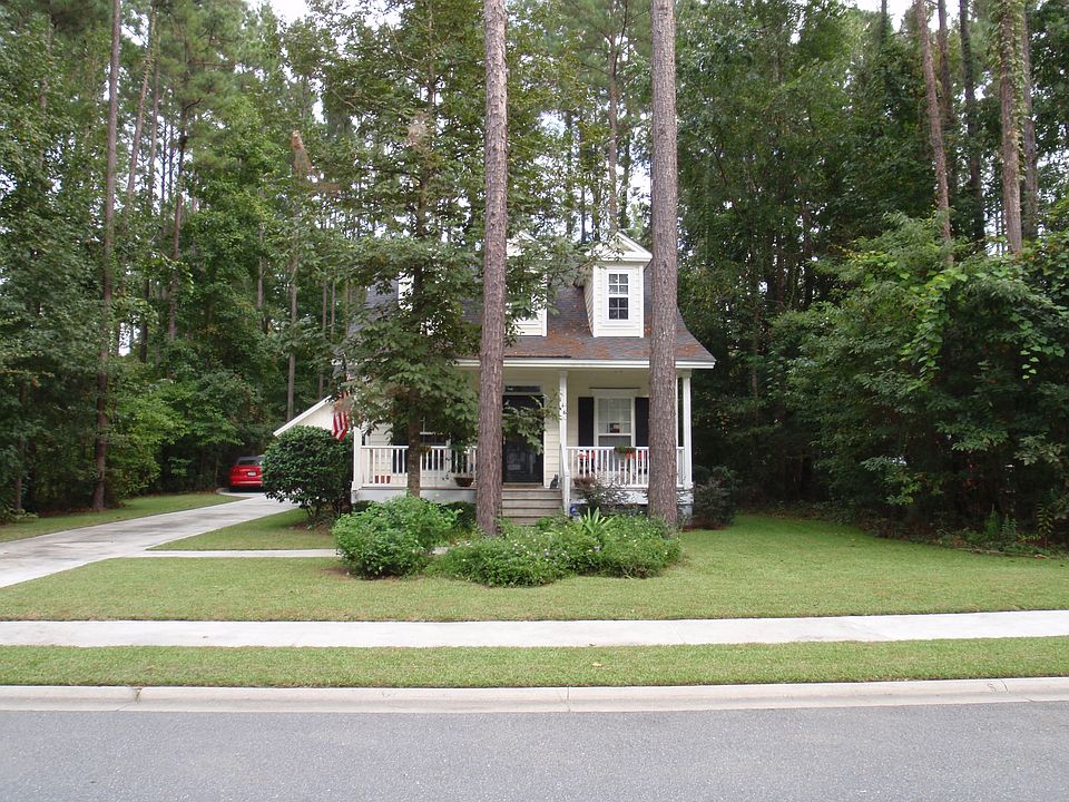 House and front yard, street