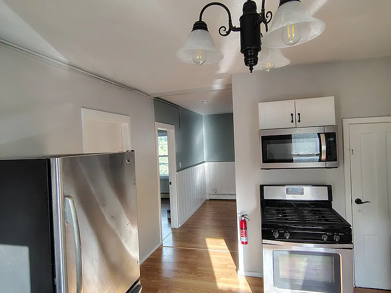 18 Scott Rd #2R — Photo 7