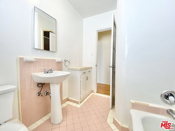 5th image of 416 N Gardner St #1/2