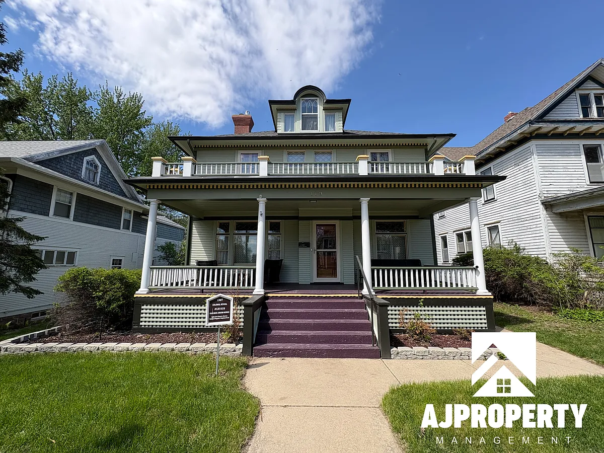 Building Photo - 119 N Summit Ave
