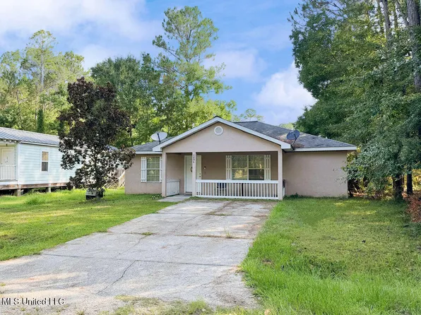 6096 W Chickasaw St, Bay Saint Louis, MS 39520