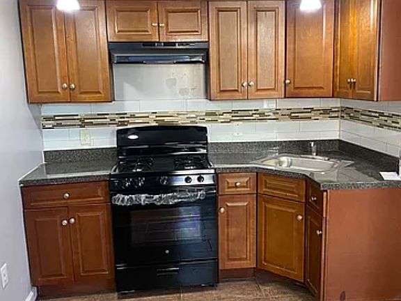 3rd image of 110 Williams Ave APT 3L