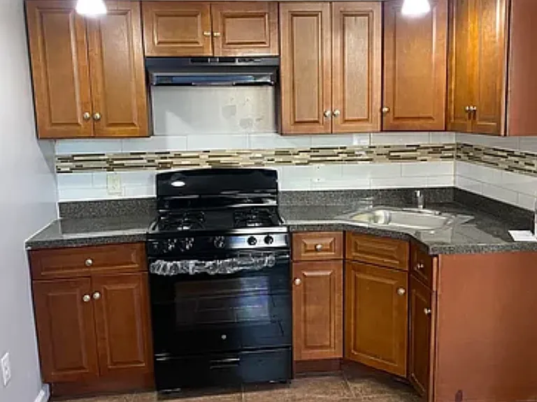 110 Williams Ave #3L — Photo 3