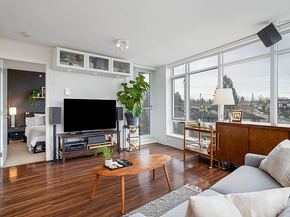 4th image of 4888 Nanaimo St #310