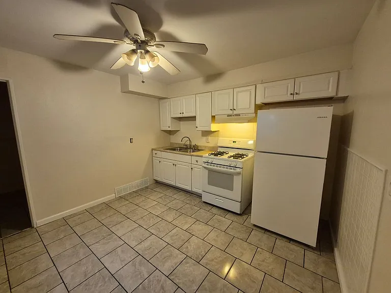 224 Becker Dr — Photo 3
