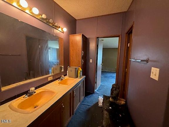 5th image of 140 Smith Hill Ln
