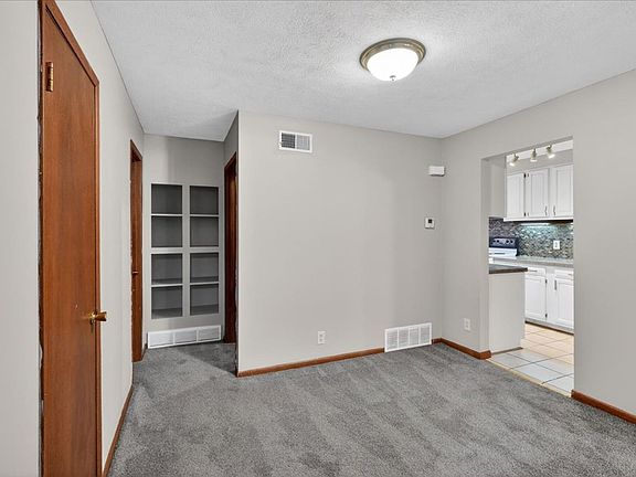 4th image of 4521 Shenandoah Ave APT 2W