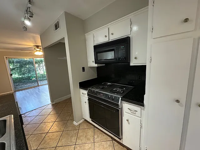 2259 Robin Lyn Ct — Photo 6