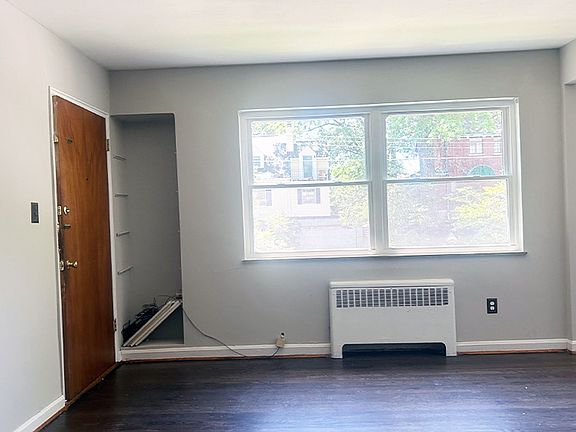 2nd image of 458 Wood Ave APT 4