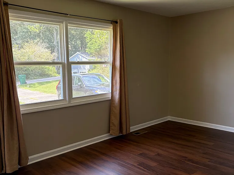 108 Woodglen Ct — Photo 3